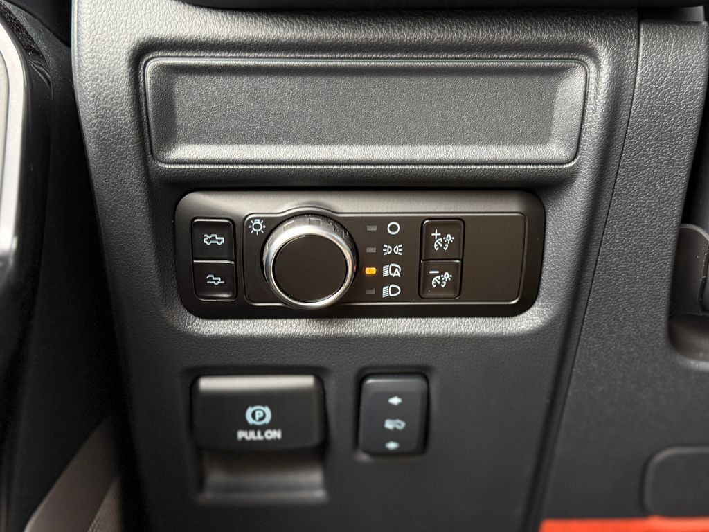 2025 Ford F-150 Lightning Platinum - Photo 28