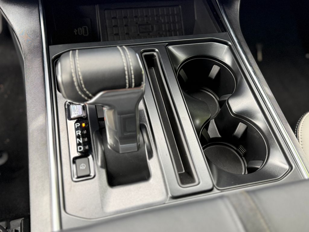 2025 Ford F-150 Lightning Platinum - Photo 21