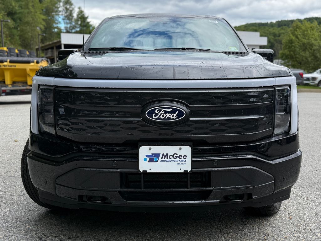 2025 Ford F-150 Lightning Platinum - Photo 2