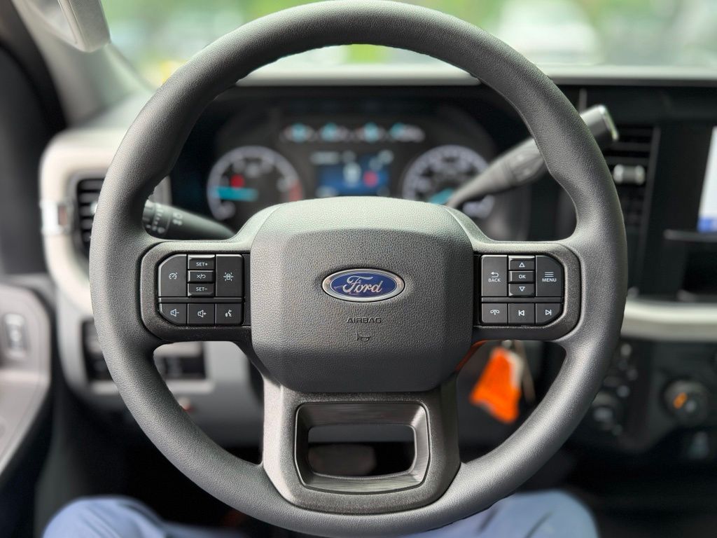 2026 Ford F-550 Super Duty Chassis Cab XL - Photo 6