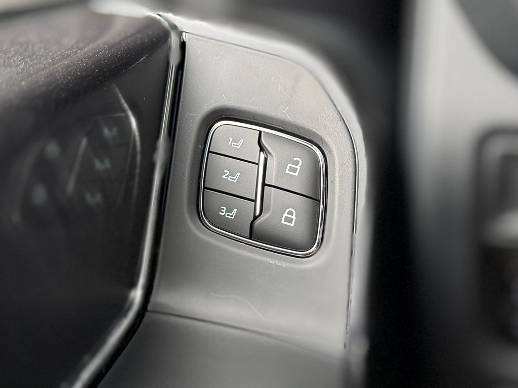 2025 Ford F-150 Lightning Platinum - Photo 27