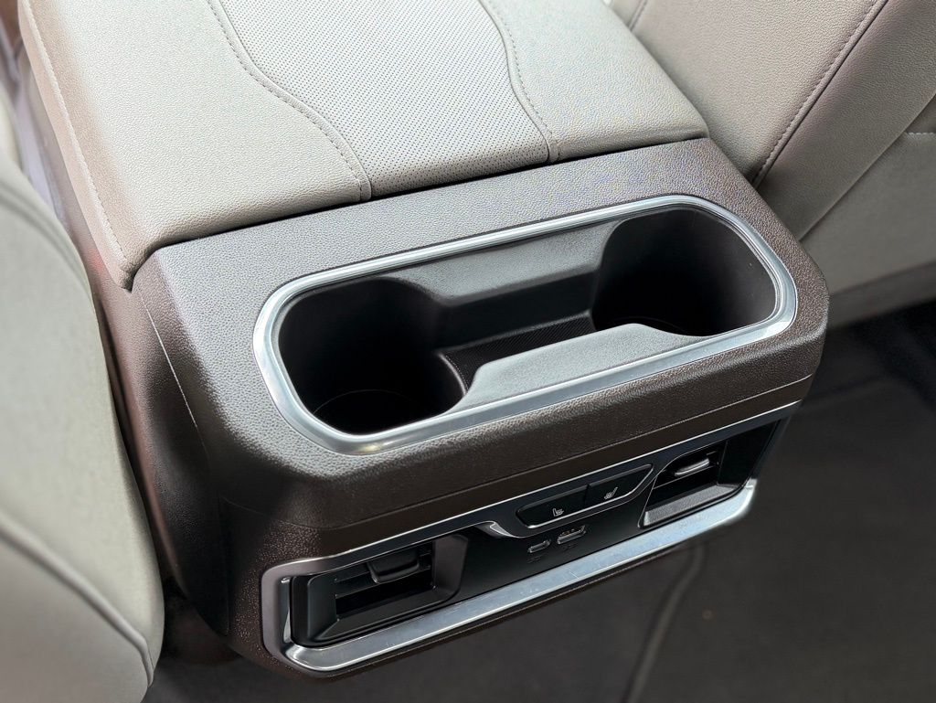 2025 GMC Sierra 1500 SLT - Photo 7