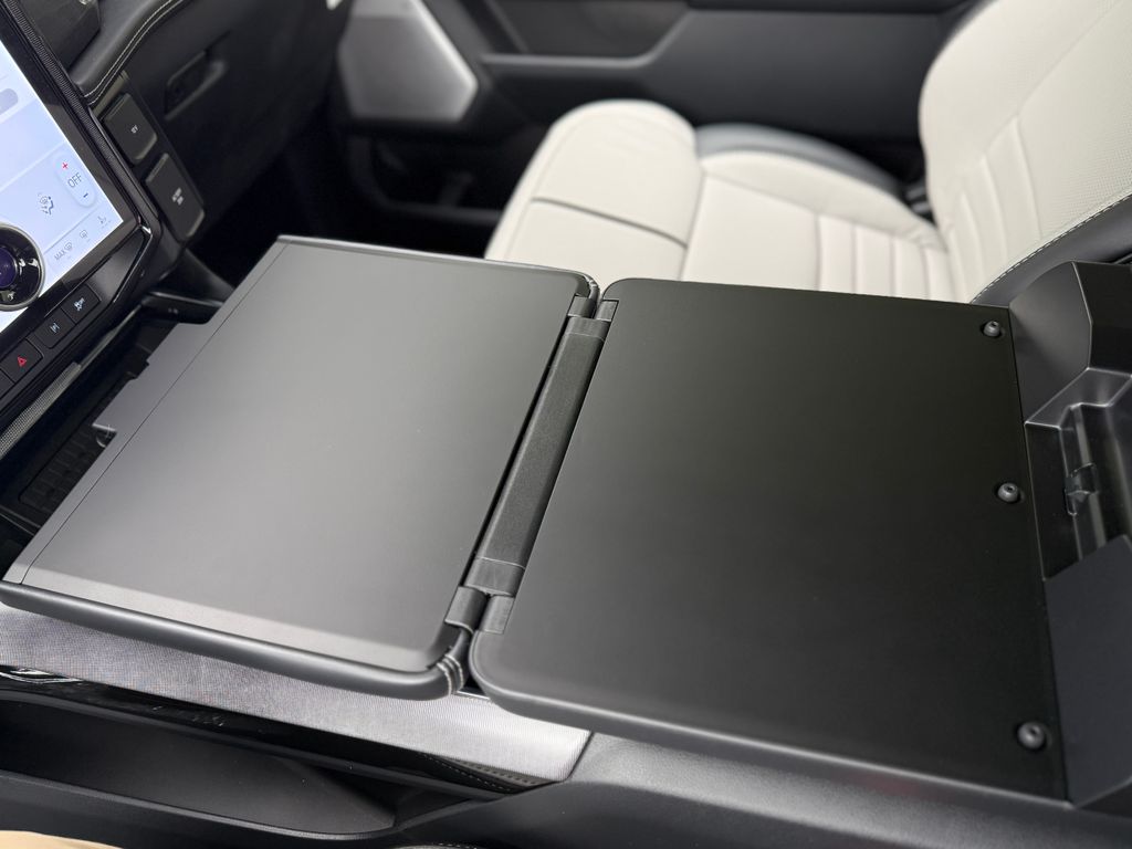 2025 Ford F-150 Lightning Platinum - Photo 24