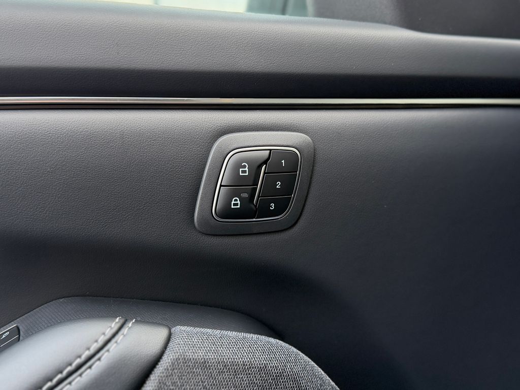 2025 Ford Mustang Mach-E Premium - Photo 21