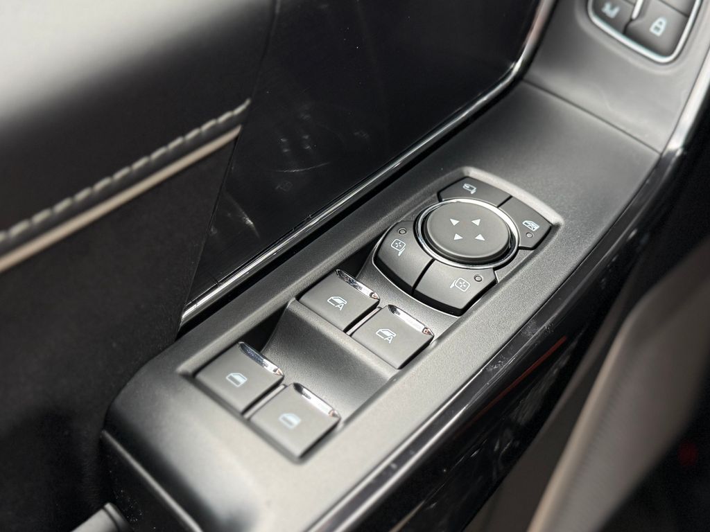 2025 Ford F-150 Lightning Platinum - Photo 26