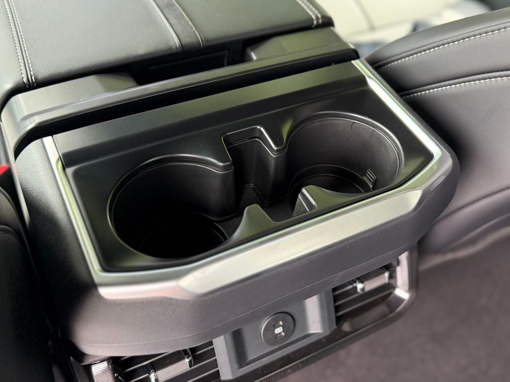2025 Ford F-150 Lightning Platinum - Photo 8