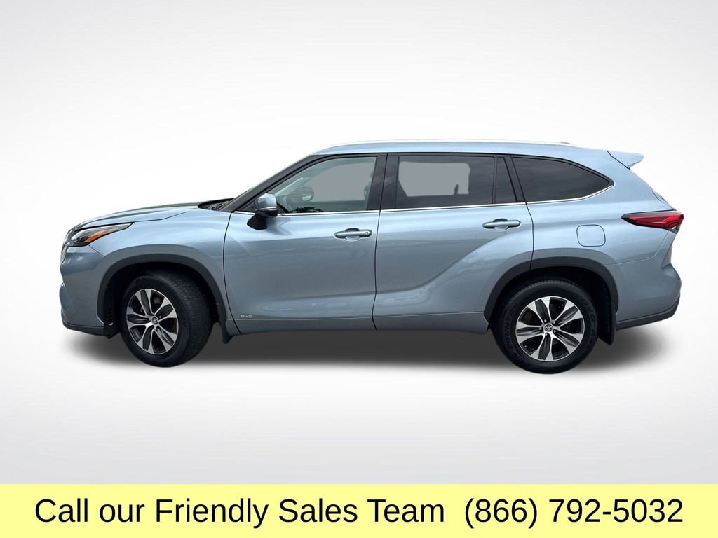 Used 2022 Toyota Highlander XLE with VIN 5TDGBRCH6NS095182 for sale in Epping, NH