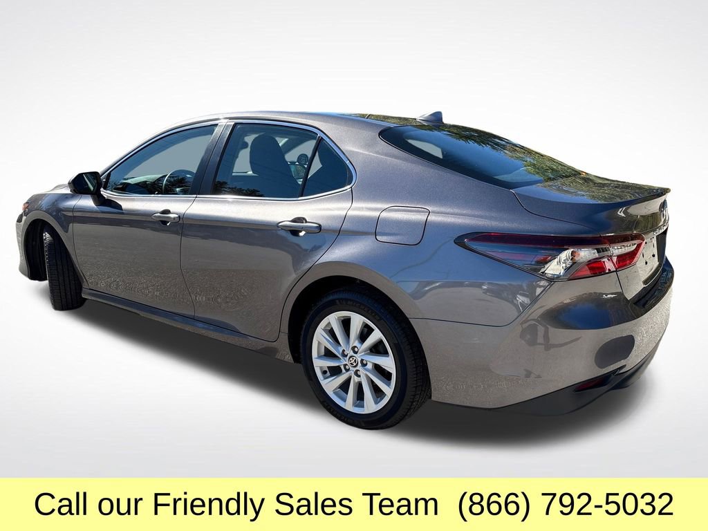 2022 Toyota Camry LE photo 3