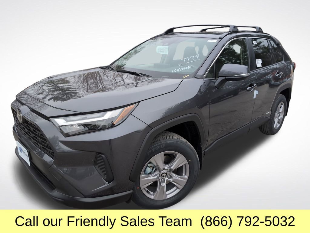 2025 Toyota RAV4 XLE's photo