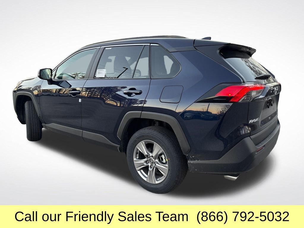2025 Toyota RAV4 XLE photo 3