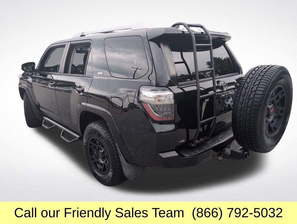 2016 Toyota 4Runner SR5 photo 2