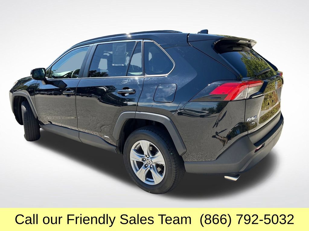 2022 Toyota RAV4 XLE photo 2