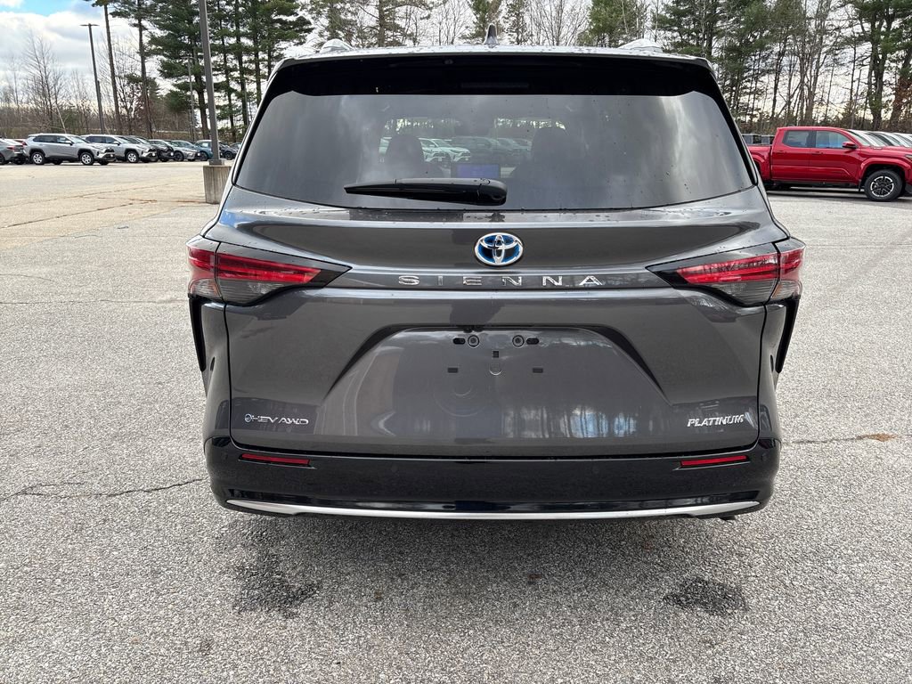 2025 Toyota Sienna Platinum photo 4