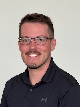 Staff member Noah Smiledge  from ID_33e0819a3b6d