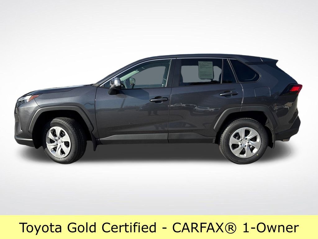 2023 Toyota RAV4 LE photo 2