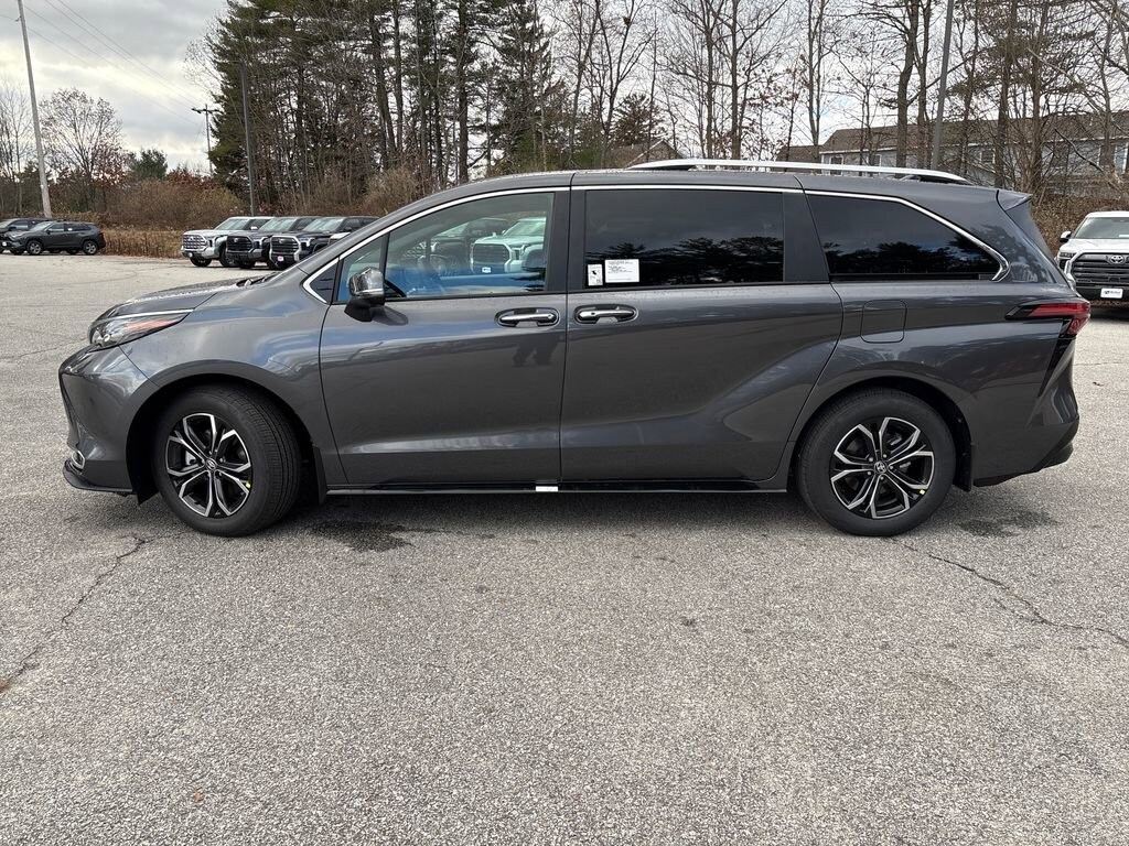 2025 Toyota Sienna Platinum photo 2