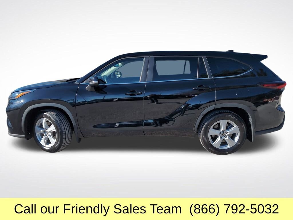 Used 2024 Toyota Highlander LE SUV