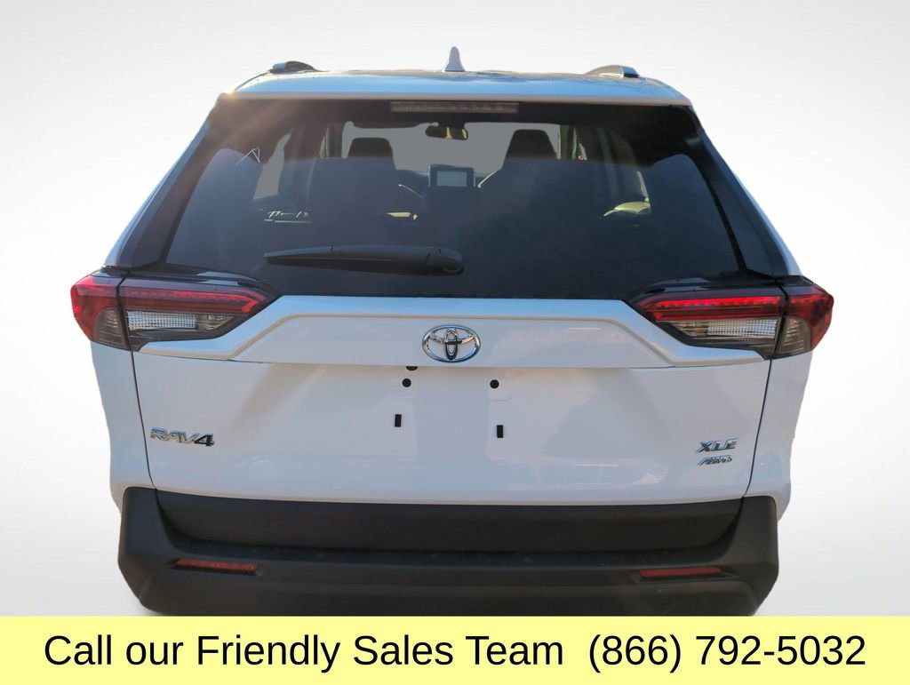 2025 Toyota RAV4 XLE photo 3