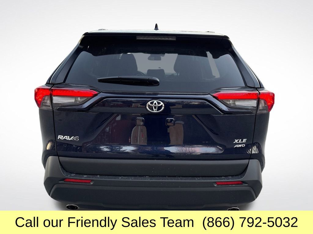 2025 Toyota RAV4 XLE photo 4