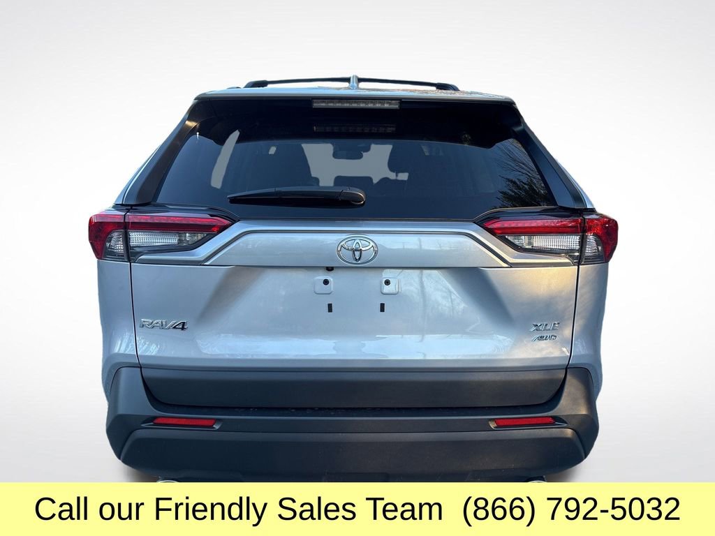 2025 Toyota RAV4 XLE photo 3