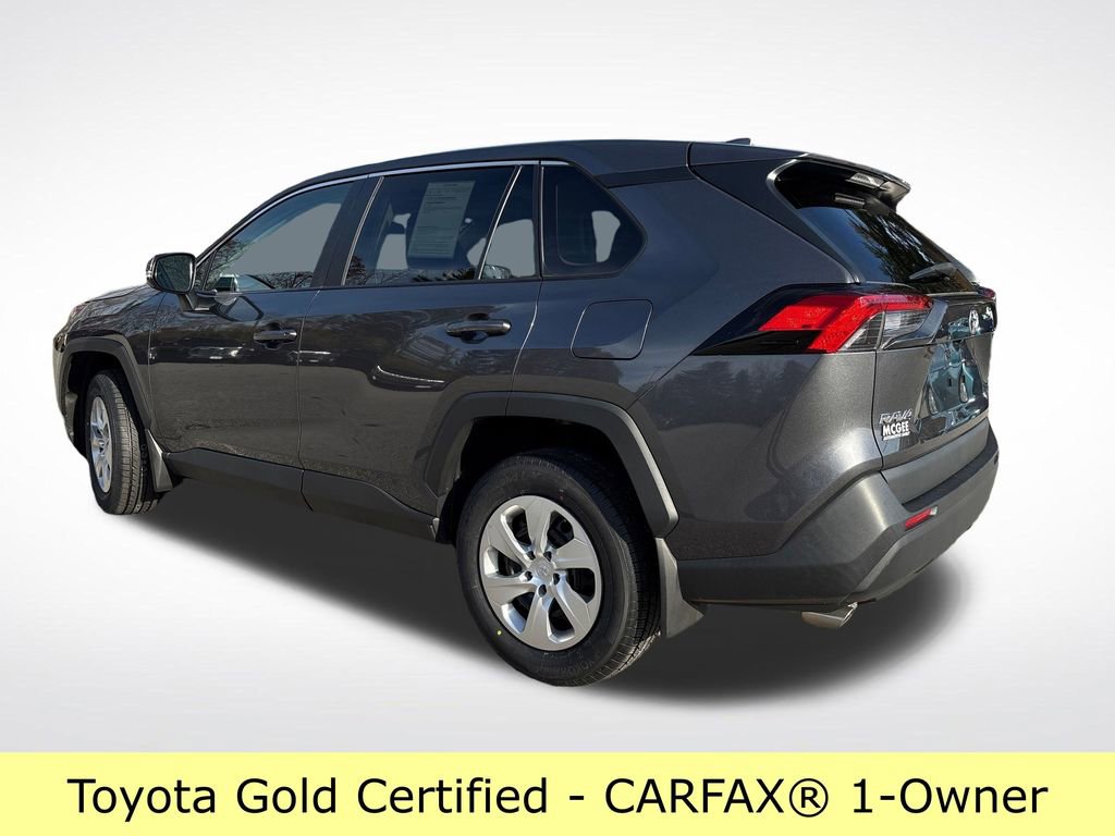 2023 Toyota RAV4 LE photo 3
