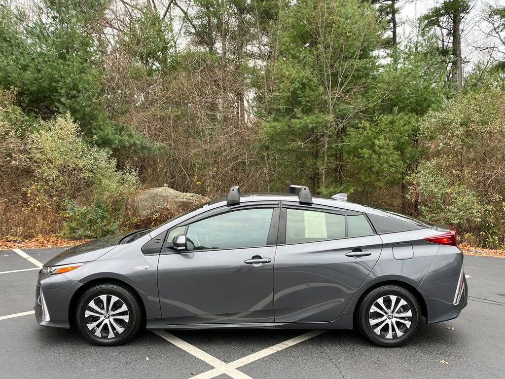 2022 Toyota Prius Prime LE photo 2