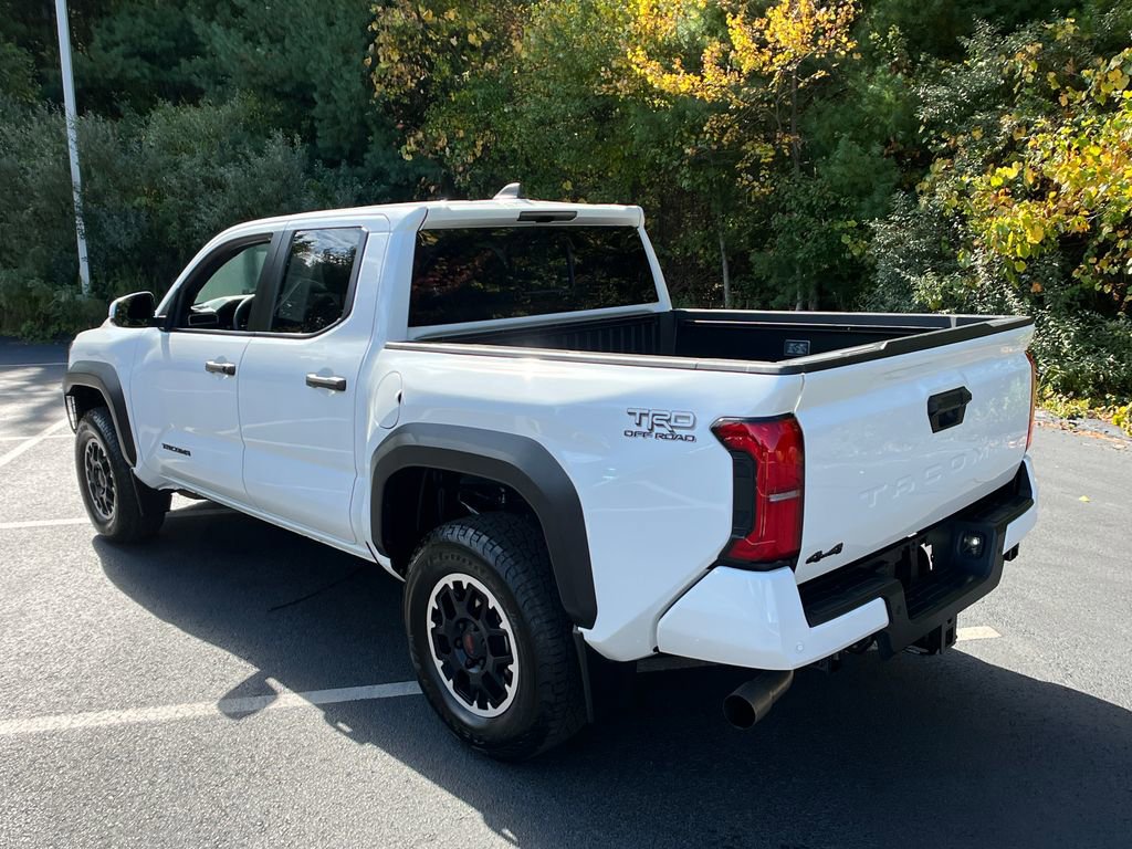 2024 Toyota Tacoma photo 3
