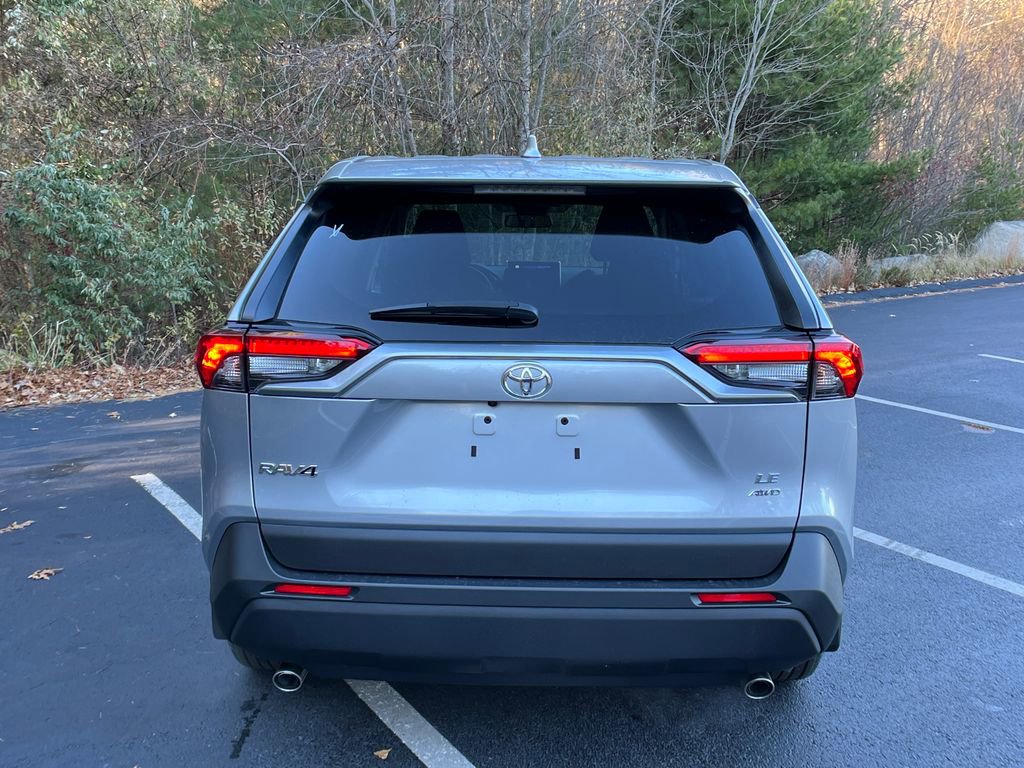 2025 Toyota RAV4 LE photo 3