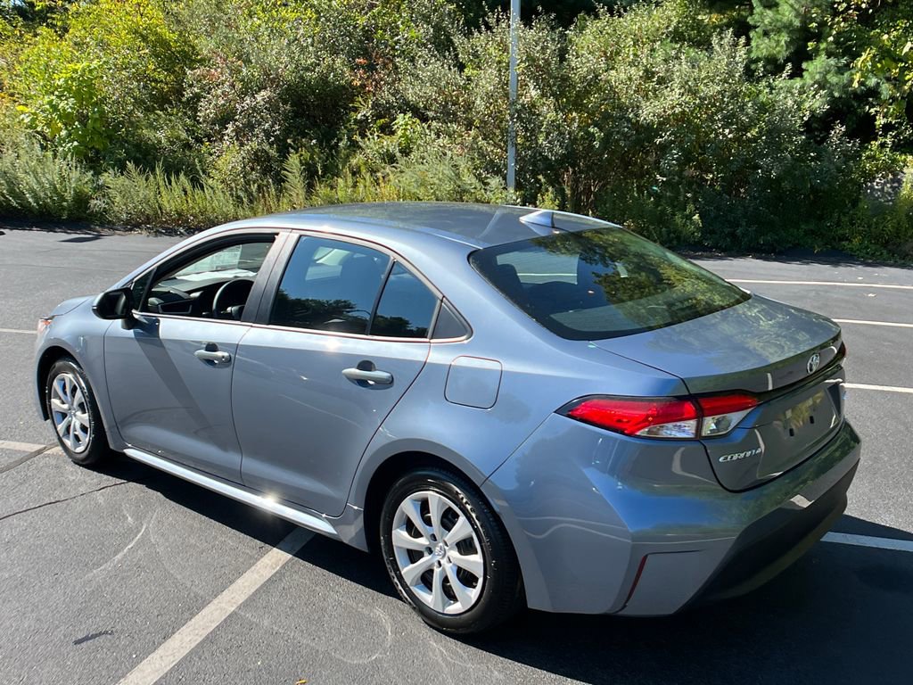 2025 Toyota Corolla LE photo 3