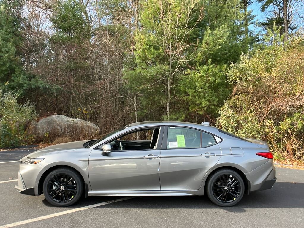 2026 Toyota Camry SE photo 2