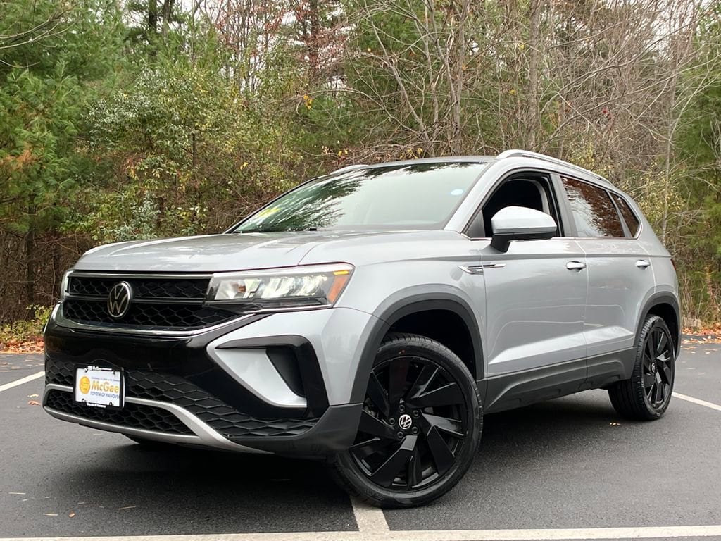 2024 Volkswagen Taos SE's photo