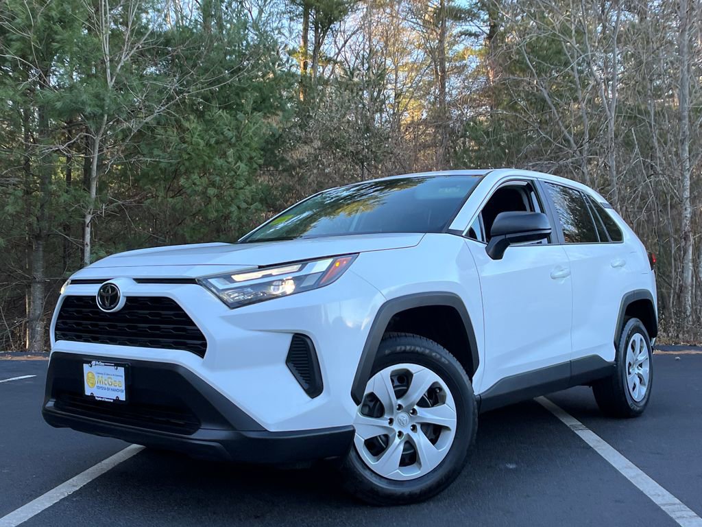 2024 Toyota RAV4 LE's photo