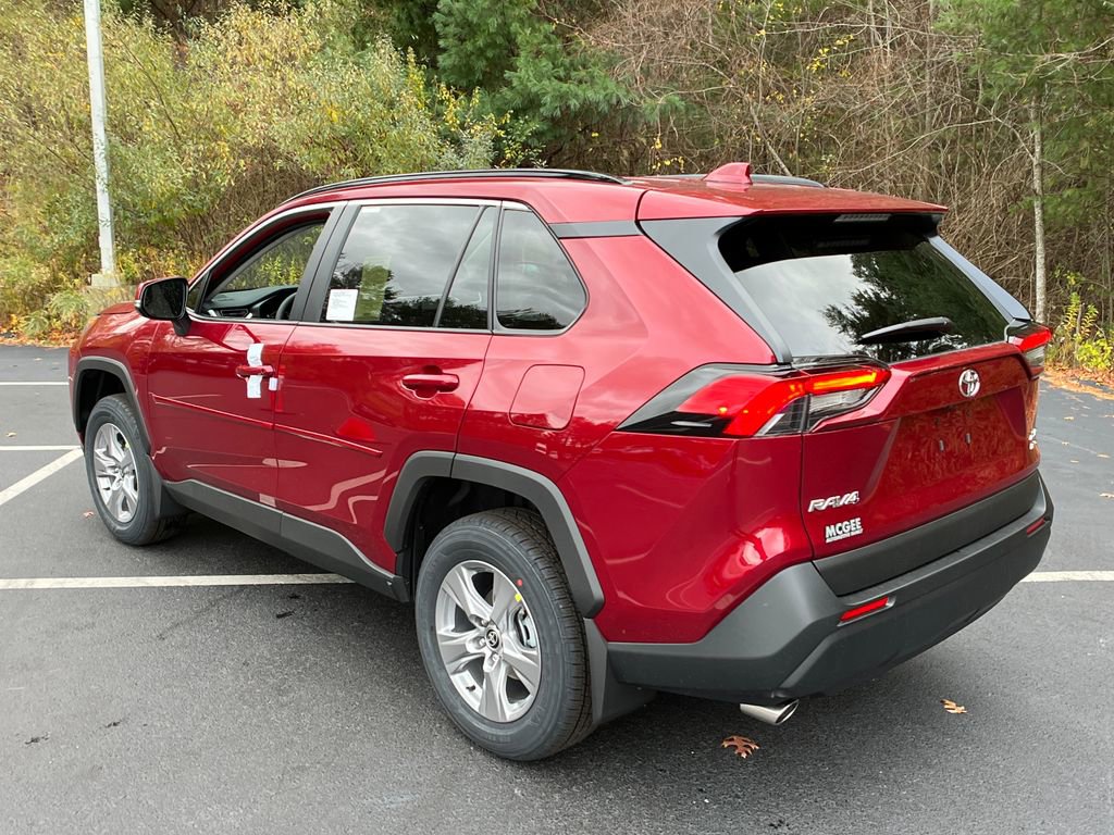 2025 Toyota RAV4 XLE photo 3
