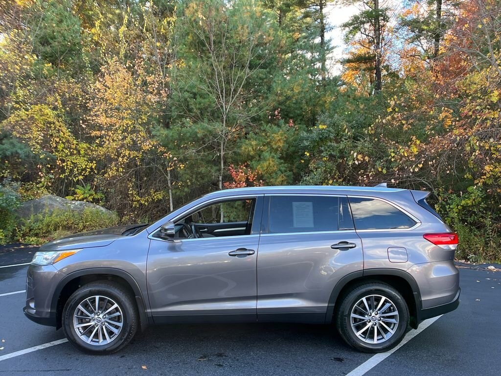 2019 Toyota Highlander XLE photo 2