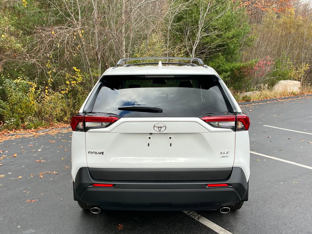 2025 Toyota RAV4 XLE photo 3