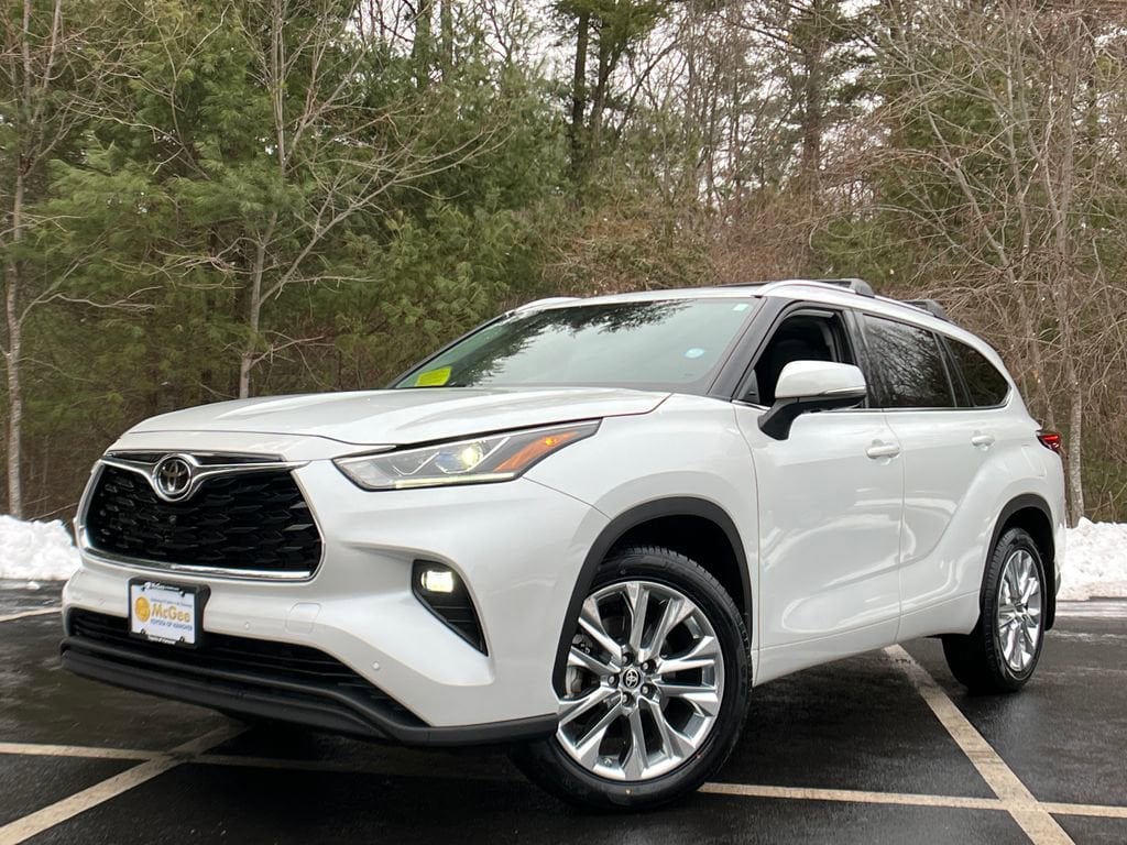 2022 Toyota Highlander Limited's photo
