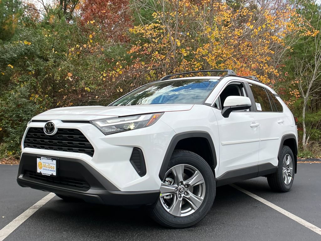 2025 Toyota RAV4 XLE's photo
