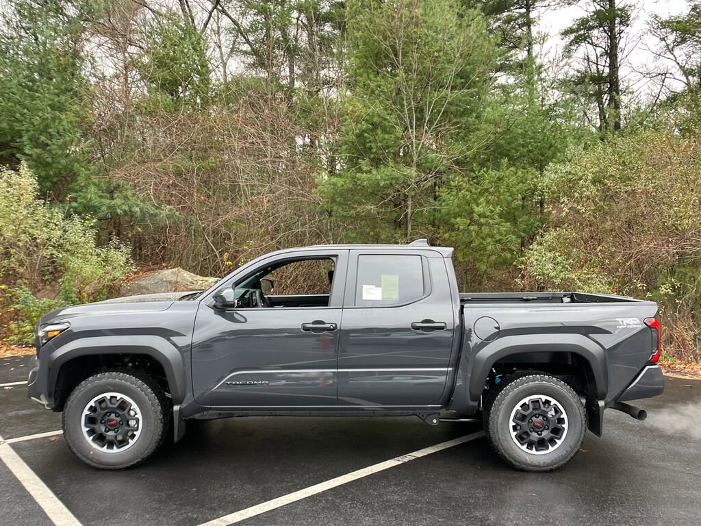 2025 Toyota Tacoma TRD Off-Road Double Cab photo 2