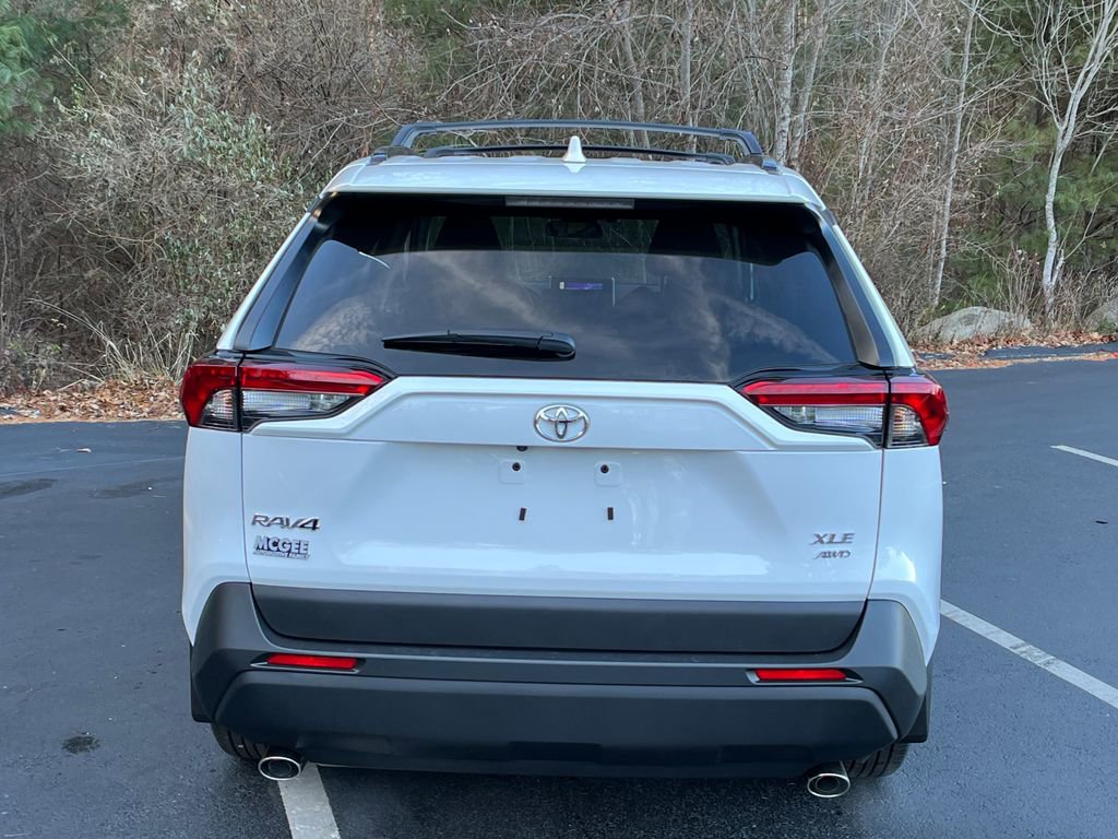2025 Toyota RAV4 XLE photo 3