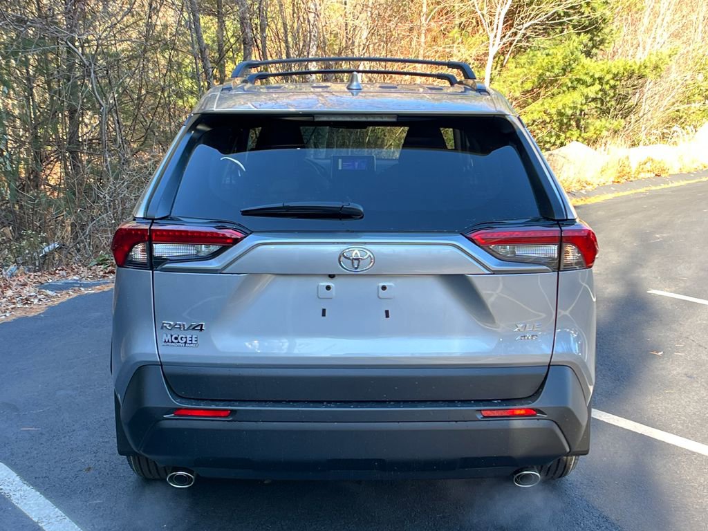 2025 Toyota RAV4 XLE photo 3