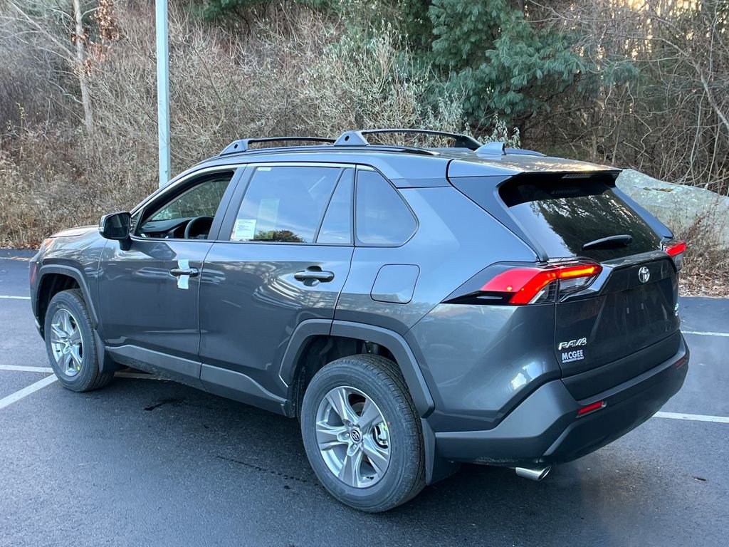 2025 Toyota RAV4 XLE photo 2