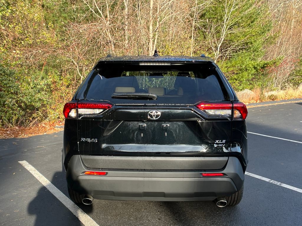2025 Toyota RAV4 Hybrid XLE Premium photo 4