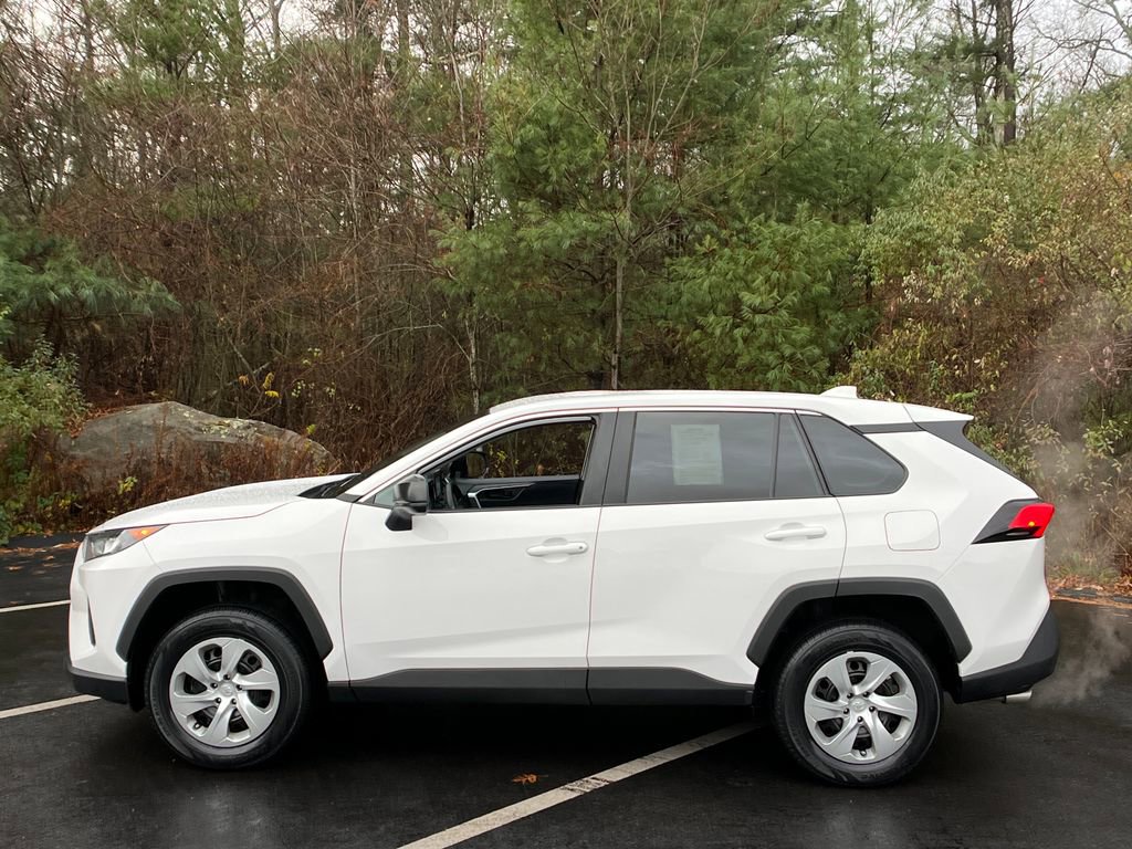 2022 Toyota RAV4 LE photo 2