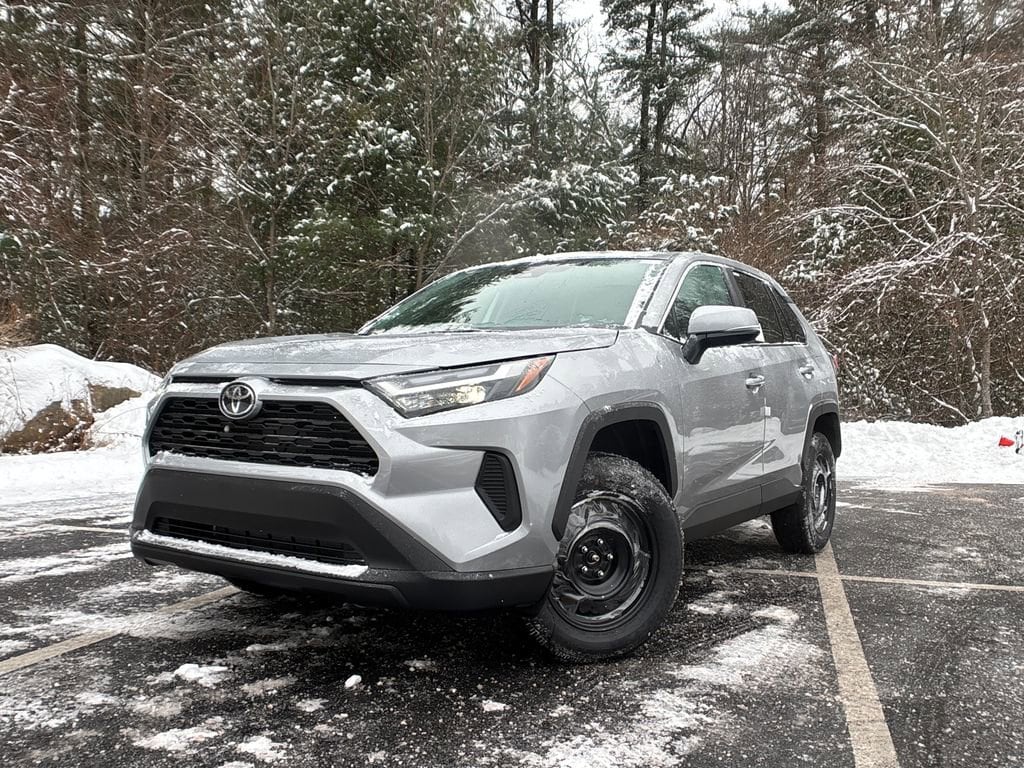 2025 Toyota RAV4 LE's photo