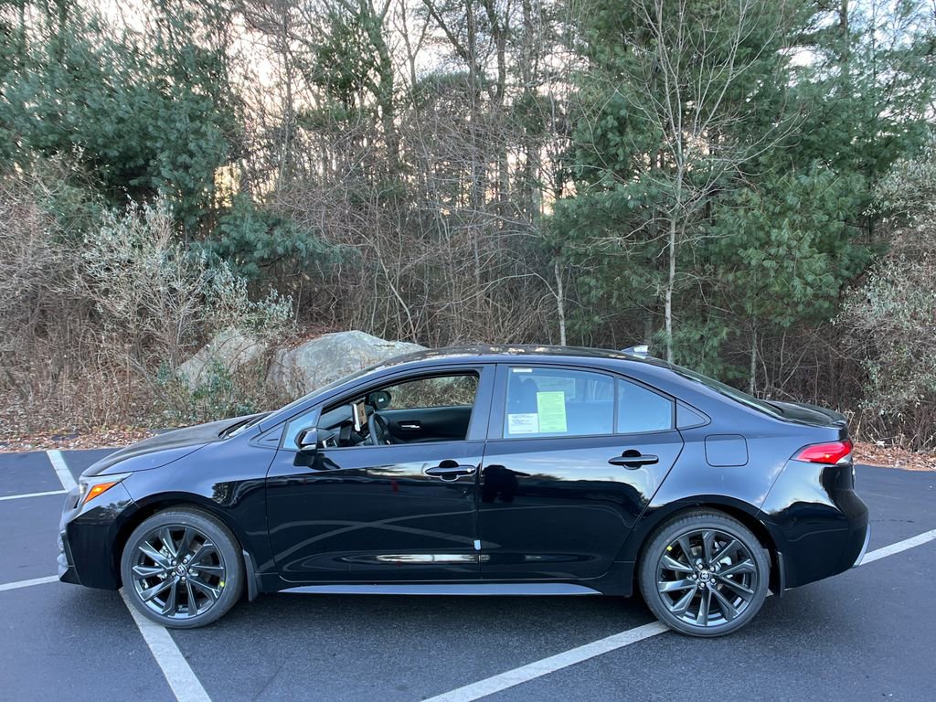 2026 Toyota Corolla SE photo 2
