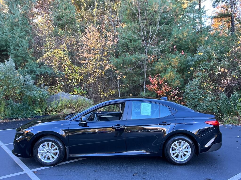 2025 Toyota Camry LE photo 2