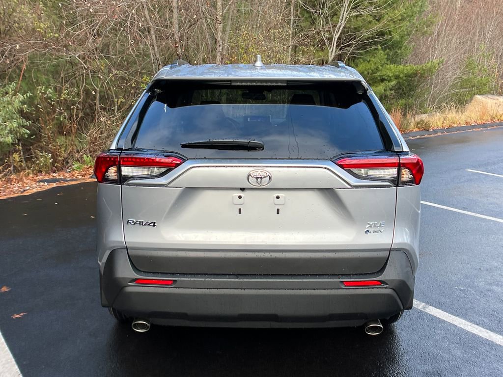 2025 Toyota RAV4 Hybrid XLE photo 4