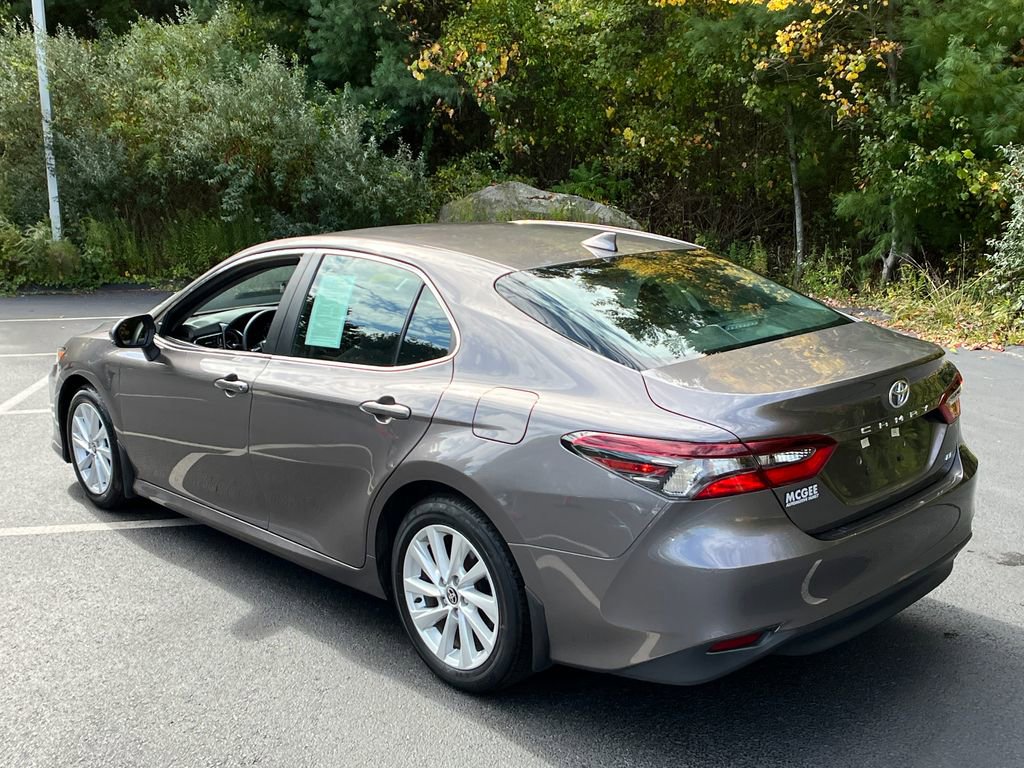 2022 Toyota Camry LE photo 3