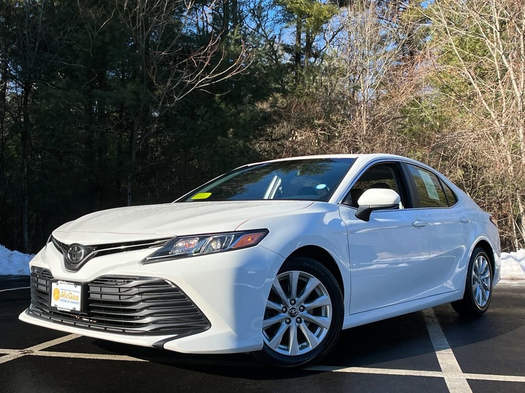 2018 Toyota Camry LE's photo
