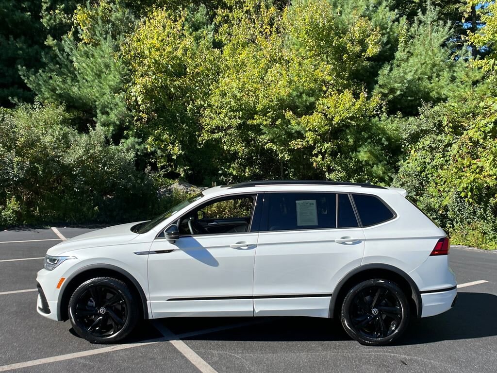 2023 Volkswagen Tiguan SE R-Line Black photo 2